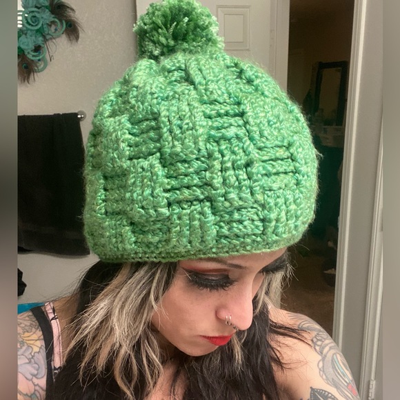 Cute green Pom Pom crochet beanie - Picture 1 of 1